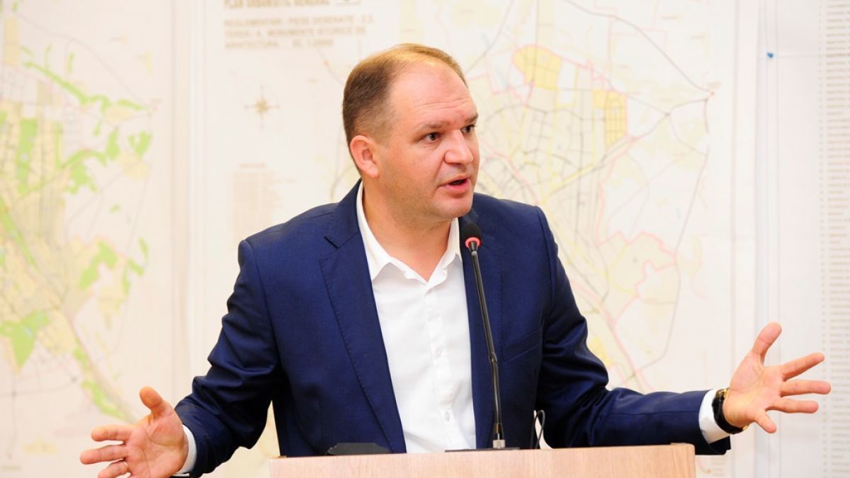 Чебан в ответ на обвинения PAS насчет бездомных собак: Красивые высказывания в микрофон.