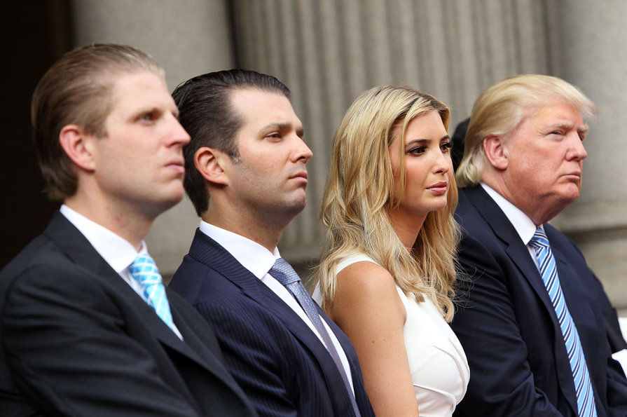 Дональда Трампа и его семью обвинили в мошенничестве.