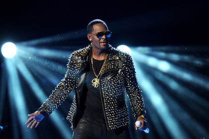 Против американского исполнителя R Kelly выдвинули 11 новых пунктов обвинения в преступлениях сексуального характера.
