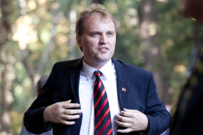 Evghenii Șevciuk se îmbogățește zilnic cu câteva zeci de mii de dolari. Foto: unimedia.info