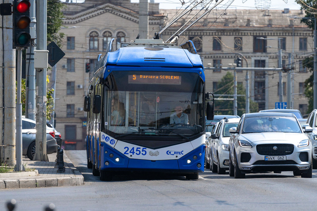 Абонементы на общественный транспорт в Кишинёве подорожают примерно на 17%.