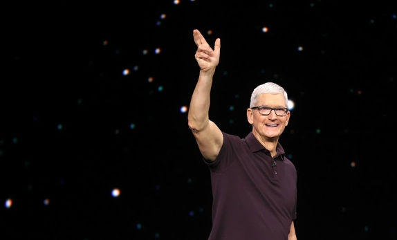 Тим Кук получит $47 млн от Apple после ухода с поста гендиректора.