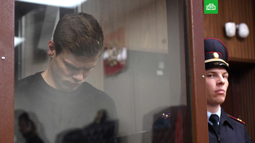 Кокорин получил год и шесть месяцев колонии общего режима, Мамаев — год и пять месяцев.