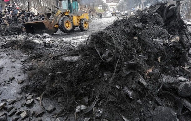 Работы начались вчера в обед и продолжались до часа ночи.