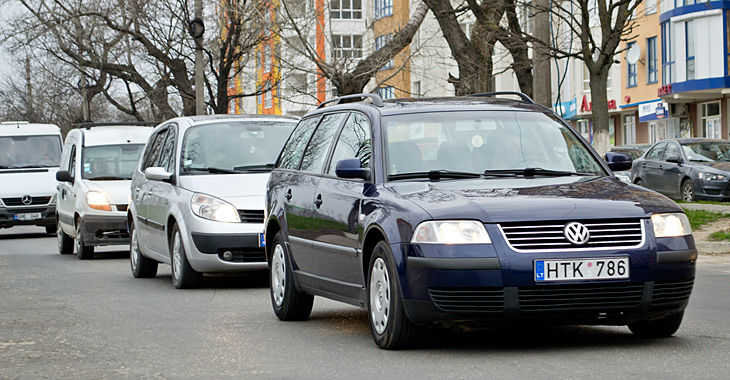 Din întâi ianuarie că a fost interzis importul maşinilor mai vechi de şapte ani.
