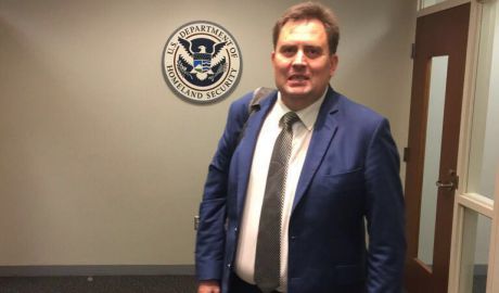 "Reiterez încă odată că fostul premier Iurie Leancă este următorul. Datorită acţiunilor acestui individ a fost punctul de reper de bază a diversiunii contra Republicii Moldova. Arde şi arde tare”, a mai spus Mihail Gofman.