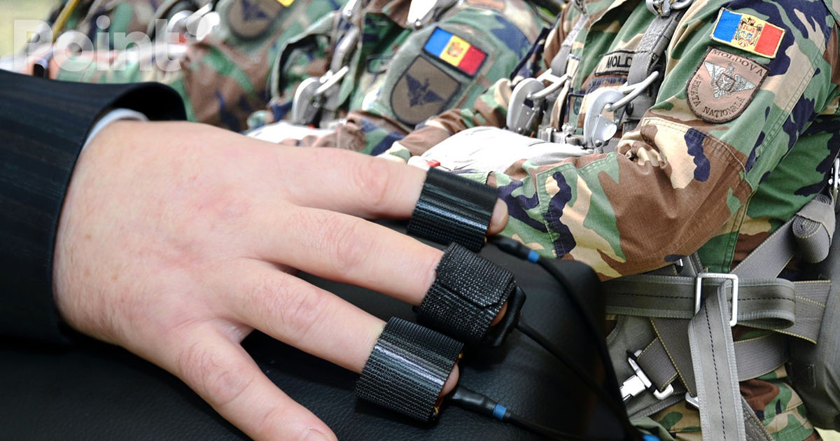 Военнослужащие по контракту и персонал Минобороны пройдут проверку на полиграфе.