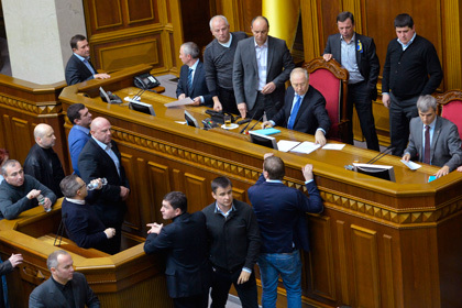 Власти согласились внести изменения в резонансные законы, принятые недавно парламентским большинством.