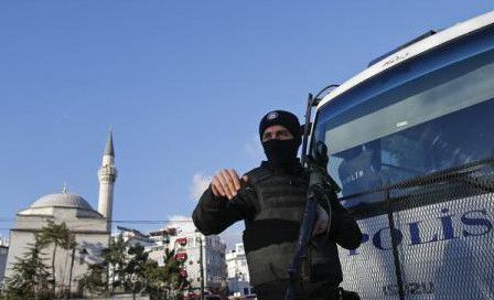 Mai multe persoane au fost rănite luni după o explozie la un centru medical situat în apropiere de o școală în provincia turcă Kilis.