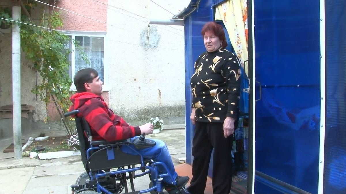 В Дубоссарах кресла-коляски получили 22 человека с ограниченными возможностями здоровья.