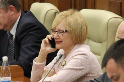 Депутат от фракции коммунистов Елена Боднаренко.