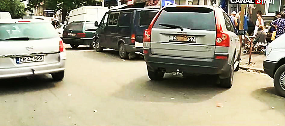 Unii șoferi, pe lângă toate obiectele necesare în mașină, au la îndemână și o simplă bucată de hârtie.