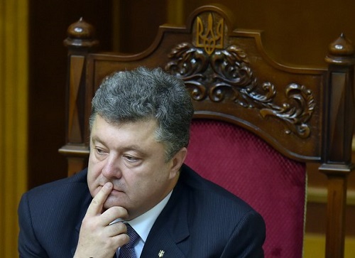 Петр Порошенко провел трехсторонний разговор с канцлером Ангелой Меркель и президентом Франции Франсуа Олландом.
