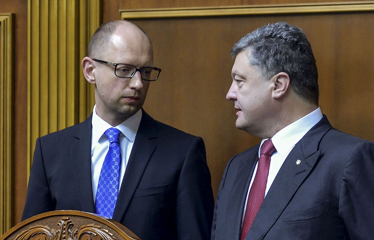 Яценюк призвал президента Порошенко «поддержать его либо уволить».