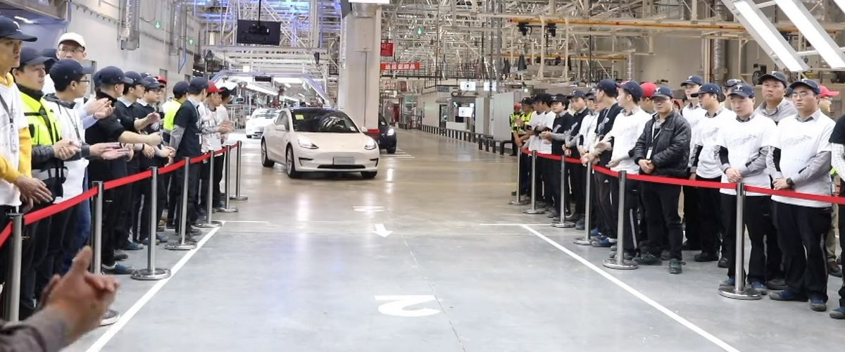 Шанхайская Gigafactory производит 1000 Tesla в неделю.