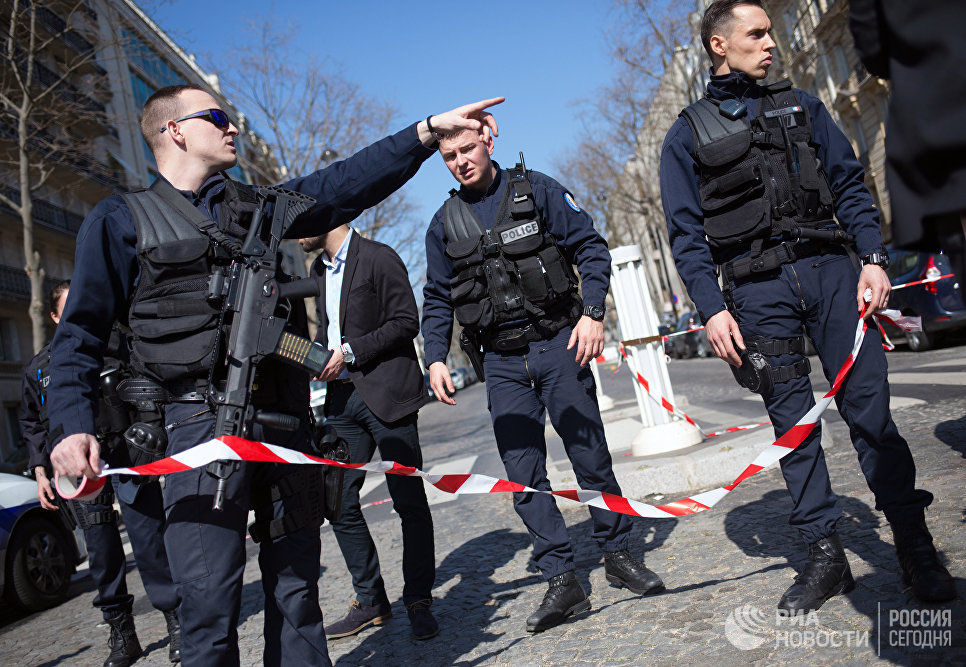 Двое подозреваемых в подготовке теракта задержаны во Франции.