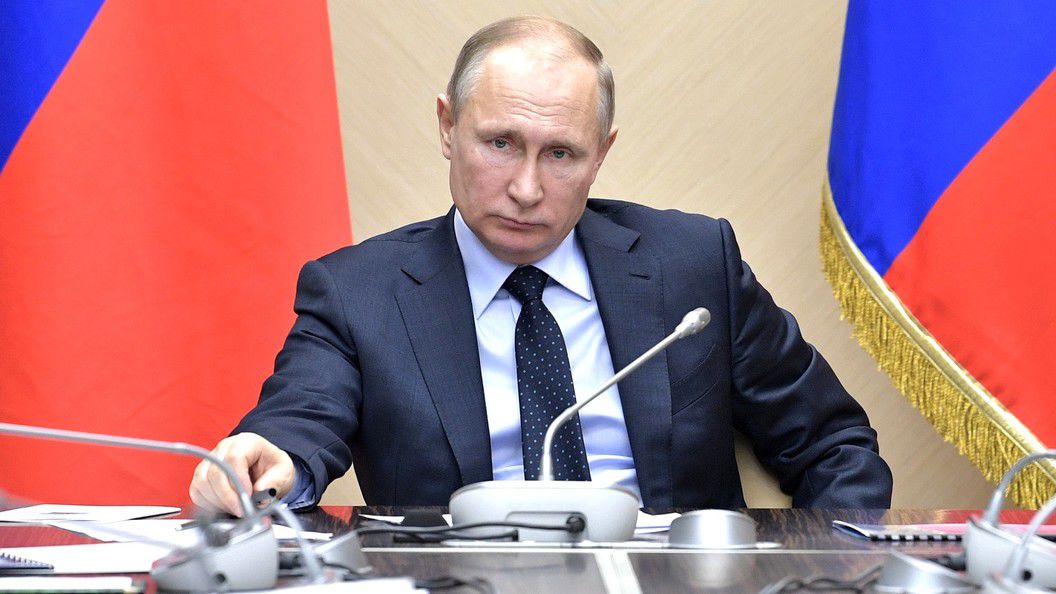 Путин призвал пресечь вбросы через соцсети из-за рубежа.