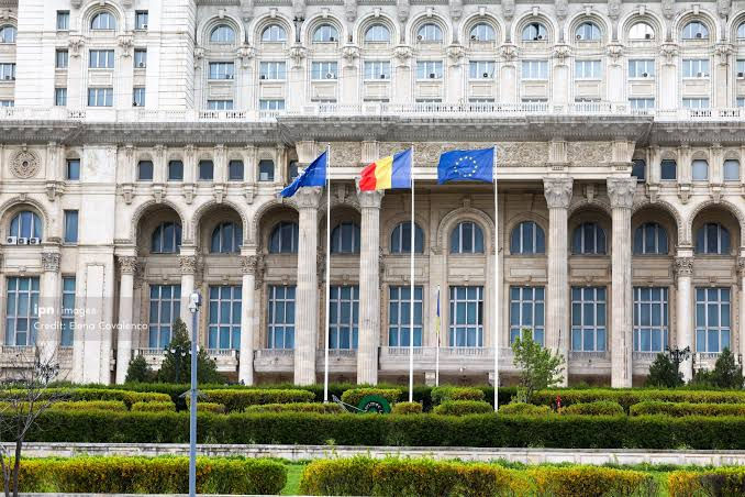 Парламент Румынии принял ряд законов для получения 3 млрд евро от ЕС.