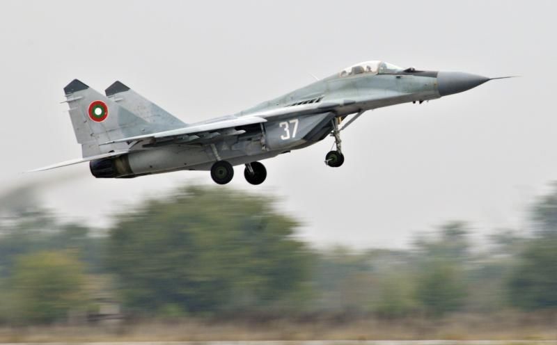 Piloții militari bulgari refuză să urce în MIG-urile vechi
