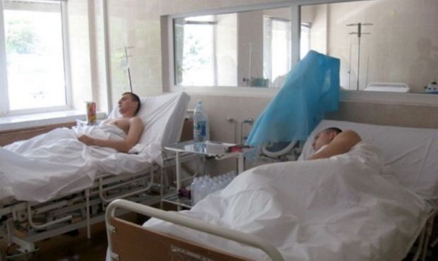 Врач будет наблюдать за пациентами через камеру.