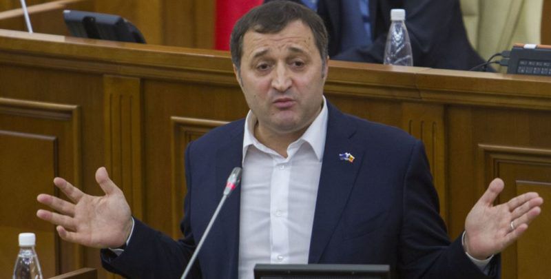 Fostul purtător de cuvânt al lui Filat plânge cu lacrimi de crocodil pentru ca oamenii au uitat faptele mărețe ale „șefului”.