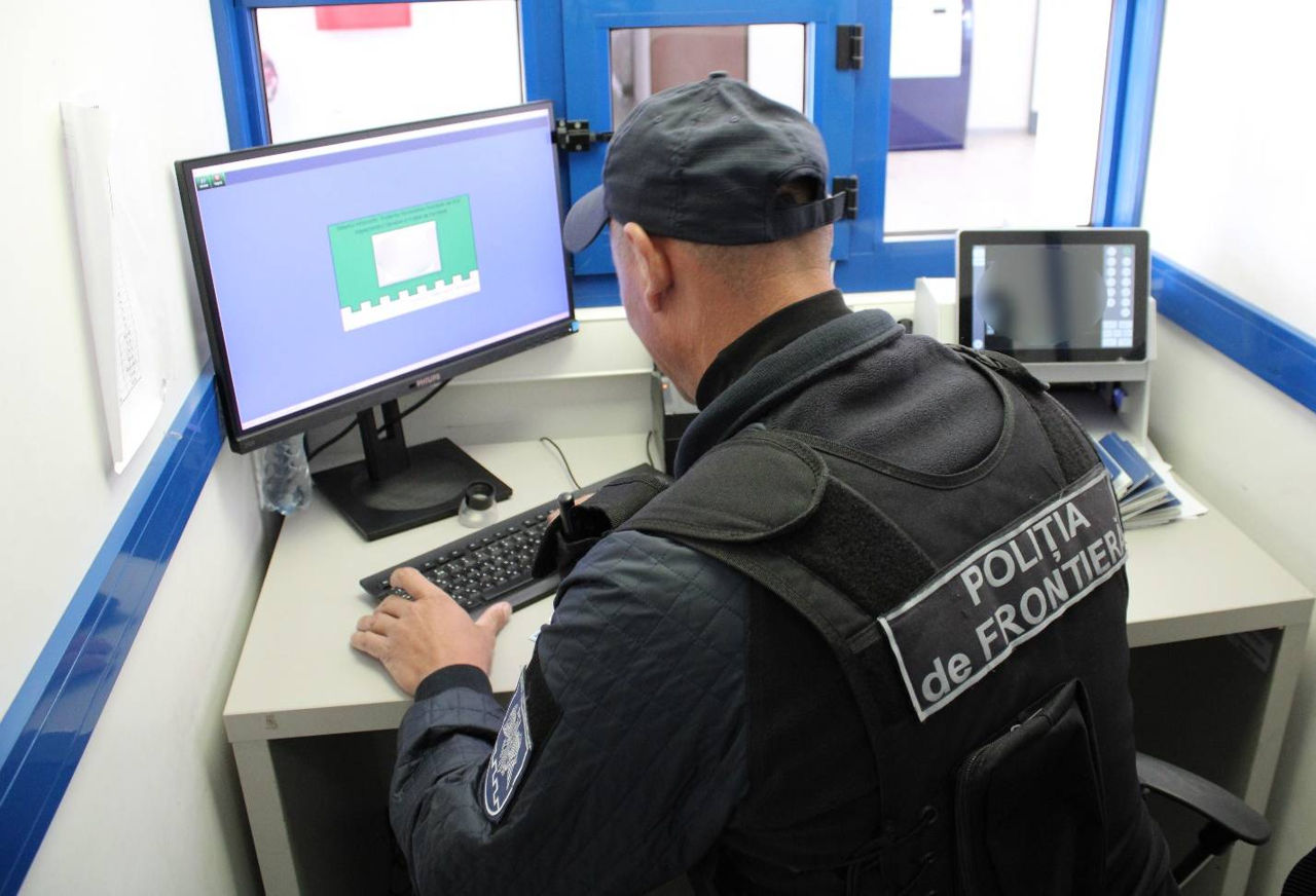 Пограничники РМ обнаружили у иностранца купленные за 500 евро водительские права.
