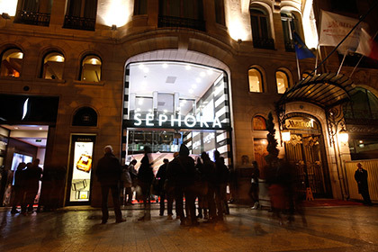 Магазина Sephora в Париже не будет работать в ночное время. Фото: Benoit Tessier / Reuters