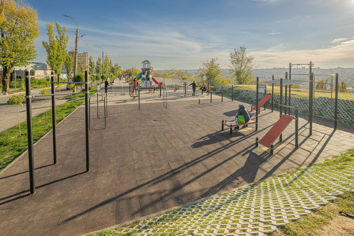 Terasa panoramică de pe strada Maria Dragan din Capitală, renovată.