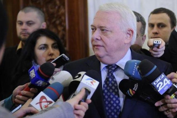 Хребенчук: "В ближайшее десятилетие над зданием парламента такой флаг не появится".