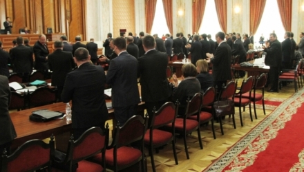 Ședința de astăzi a Parlamentului a început cu felicitări în ajun de 8 martie.