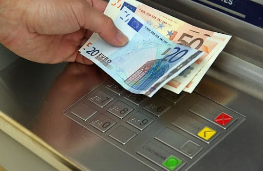 Spania a introdus reguli stricte pentru retragerea sumelor mari în numerar.