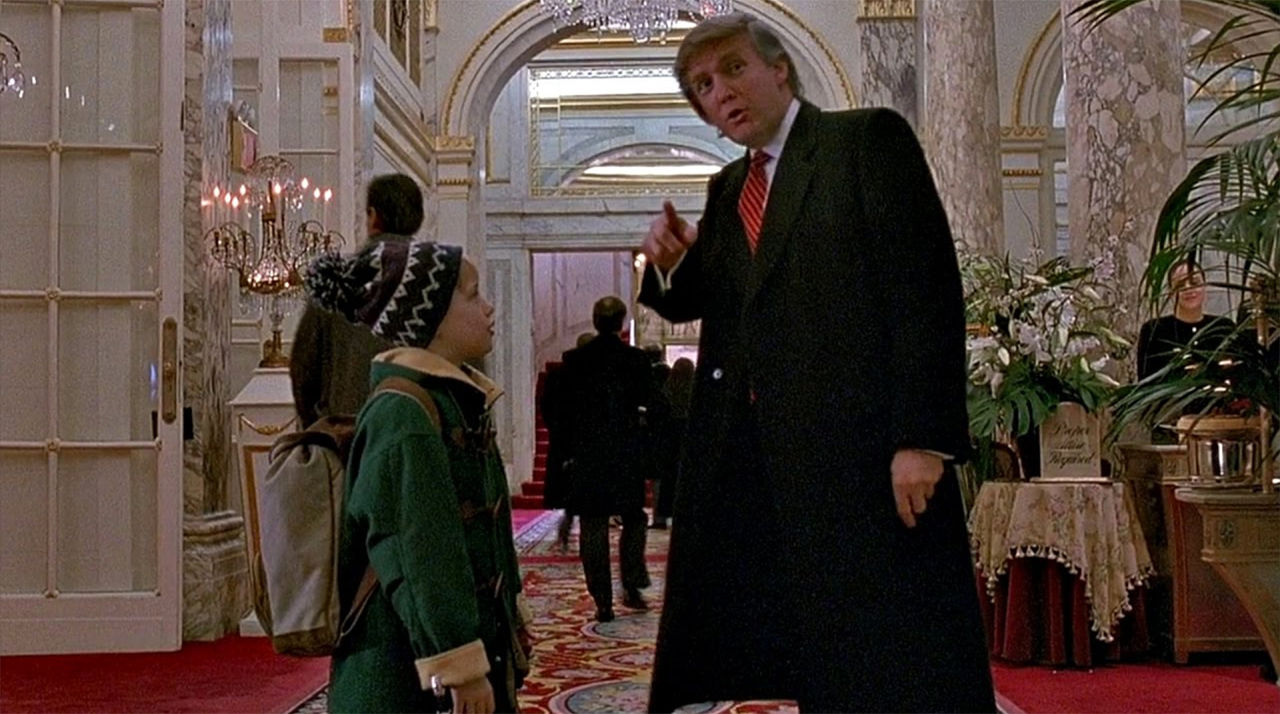 Википедия заблокировала страницу «Один дома 2» из-за Трампа.
