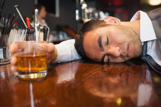 Consumul excesiv de alcool provoacă pagube de 249 de miliarde de dolari economiei SUA. Foto: health.howstuffworks.com