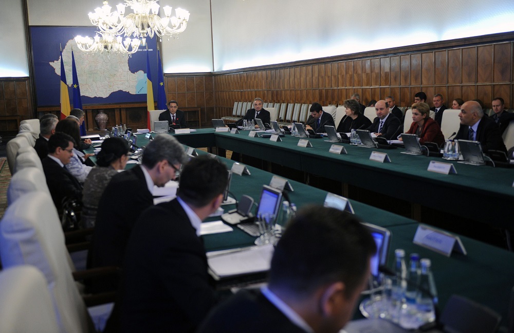 Ранее Виктора Понта обвиняли в плагиате при написании его докторской диссертации по юриспруденции.