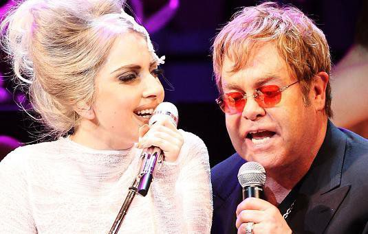 Lady Gaga şi Elton John lansează împreună o ediţie limitată de haine şi accesorii. Foto: capital.ro
