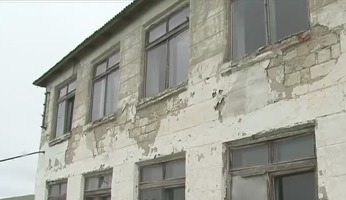 По данным Министерства просвещения, с 2005 года в стране закрыли более 150 школ.