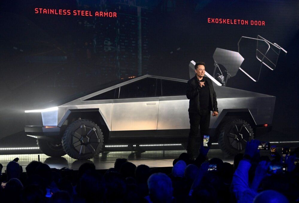 Маск пообещал улучшить пикап Tesla Cybertruck.