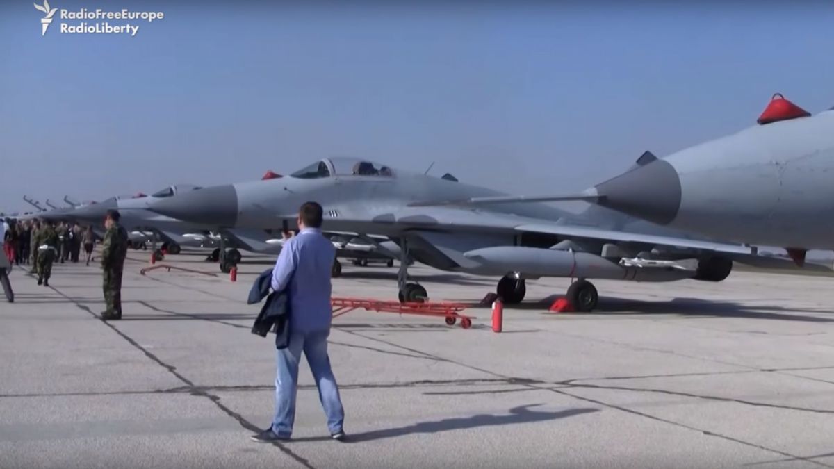 Rusia a făcut cadou Serbiei șase avioane de vânătoare MiG-29.
