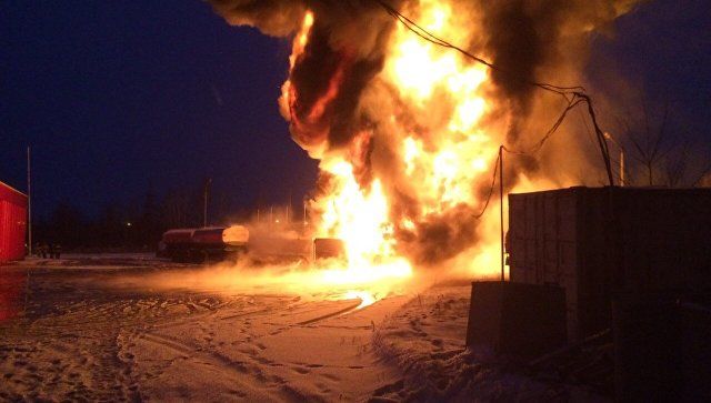 Загоревшийся в Нижегородской области бензовоз попал на видео.