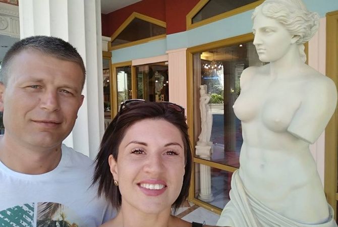В Измаиле взорвали машину полицейского: пострадали его жена — известная певица и дочь.