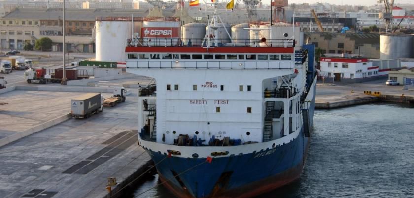 Moldova exportă în off-shore vinuri, alimente și cereale. Foto: transporter.ro
