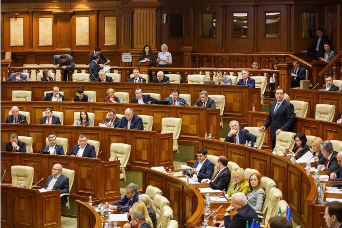 Deputații se vor întruni în prima ședință plenară a Parlamentului