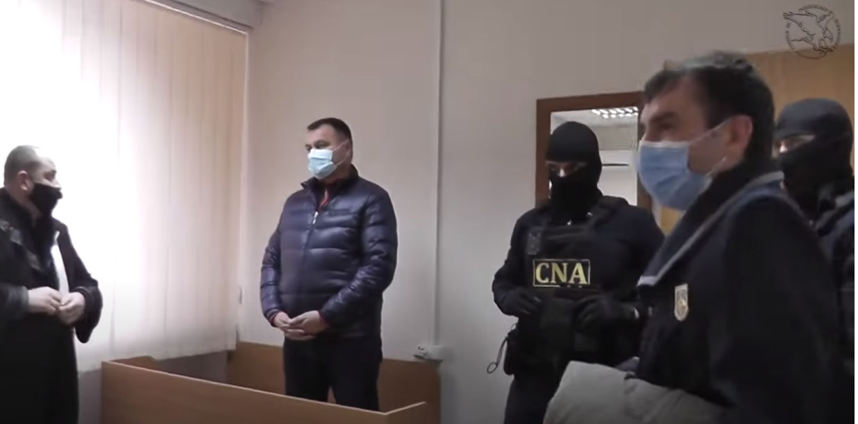  Экс-депутат, оправданный по делу о перебежчиках, требует компенсации.