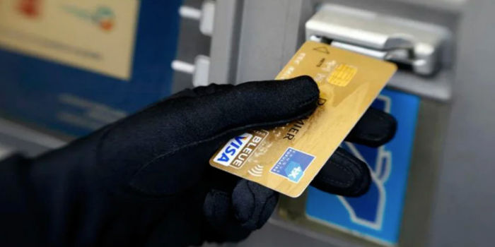 В Кишиневе пенсионерка осталась без 300 000 леев на карточке.