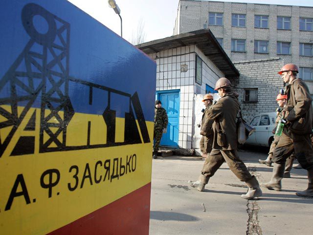На Украине объявлен траур по погибшим в донецкой шахте горнякам.