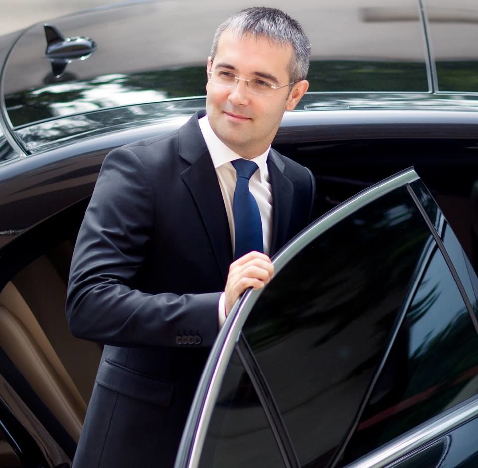 Sergiu Sârbu a ținut să le mulțumească chirurgilor pentru profesionalism și soției sale pentru că îi este alături. 