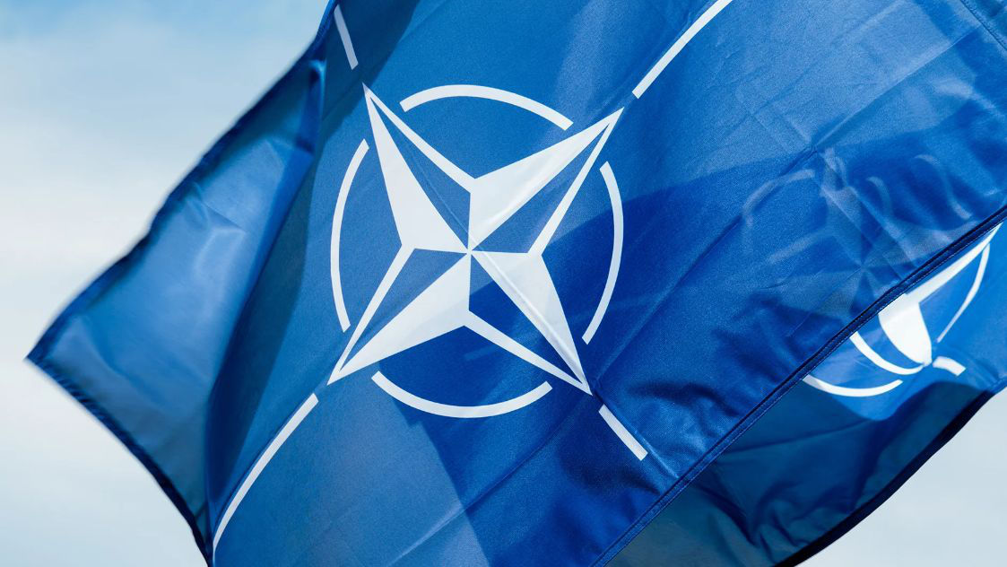 Менее половины немцев поддерживают обязательства в НАТО.