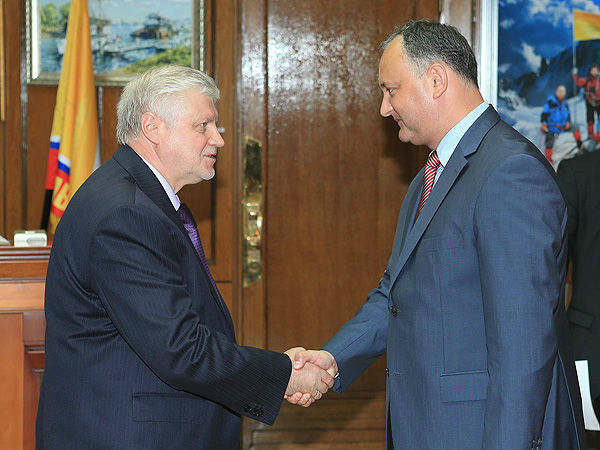 Actualități.md menționează că părțile au făcut schimb de opinii privind situația politică din Republica Moldova și și-au exprimat speranța pentru consolidare.