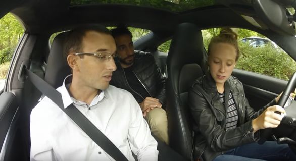 Au condus un Porsche: O altfel de probă practică a examenului auto pentru câțiva francezi.