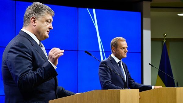 Источник назвал темы предстоящих переговоров Туска и Порошенко.